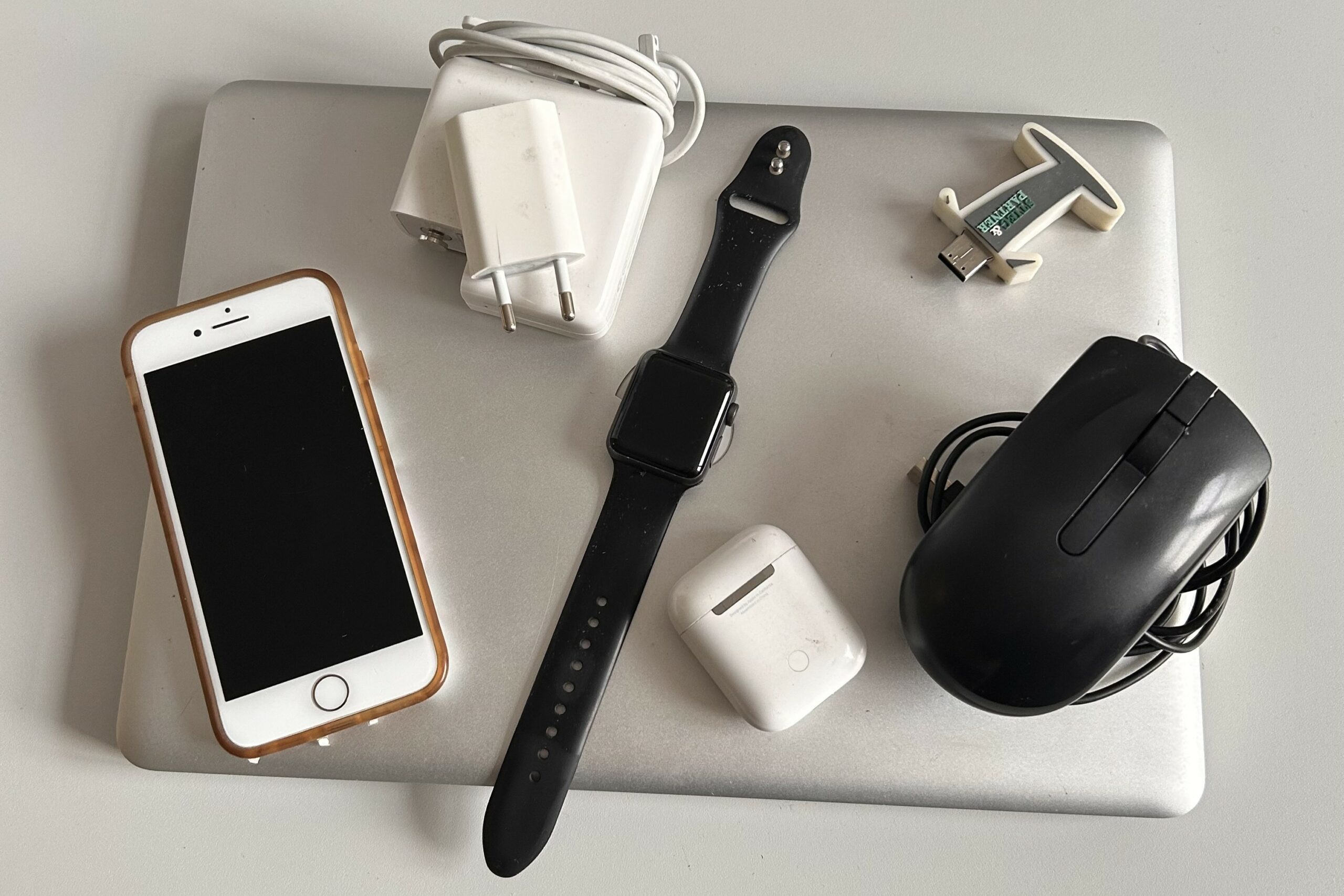 Sammlung von Elektrokleingeräten